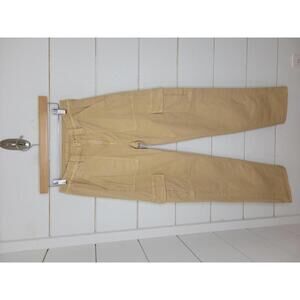 American Eagle Outfitters size 2 tan khaki cargo pants. Great for gardening!